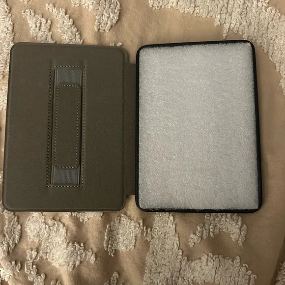 Kindle Basic Page the Shop Case - Picture 2 of 3